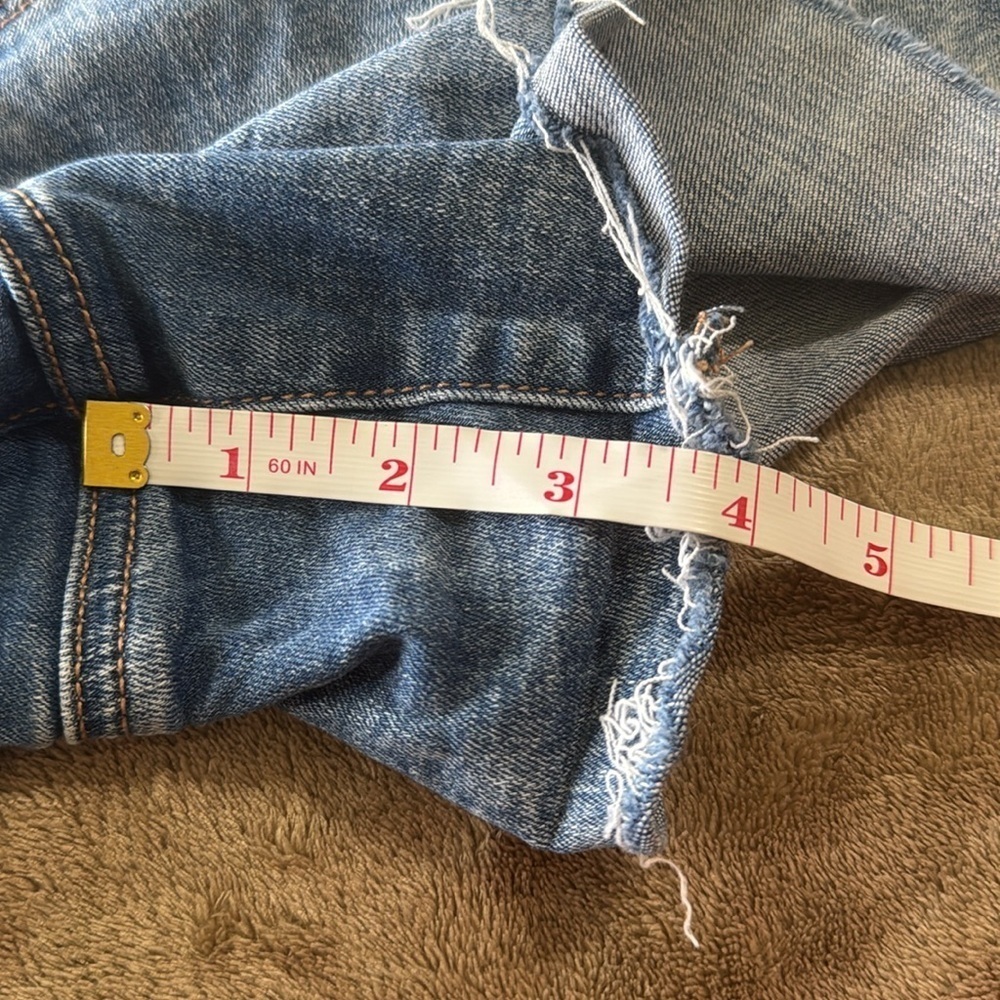 American‎ Eagle Woman’s Curvy Hi Rise Distressed Denim Women's Shorts - Picture 9 of 10